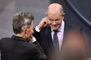 Scholz will nach verlorener Vertrauensfrage mit Freunden "feiern"