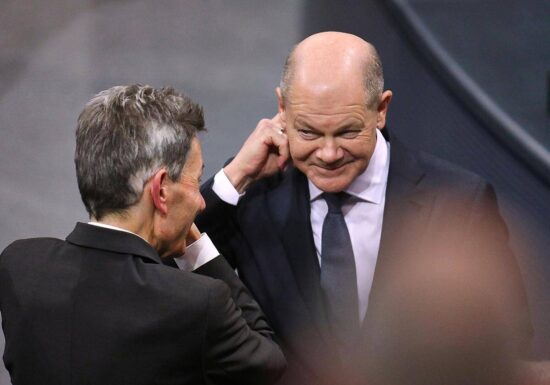 Scholz will nach verlorener Vertrauensfrage mit Freunden "feiern"