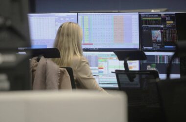 Dax am Mittag weiter auf Tauchstation - Fed-Entscheid wirkt nach