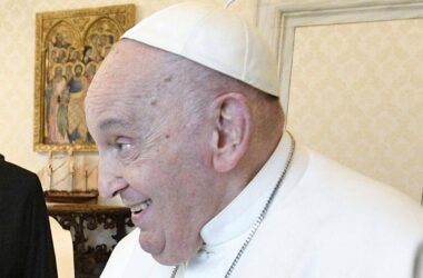Autobiografie: Attentäter wollten Papst Franziskus im Irak töten