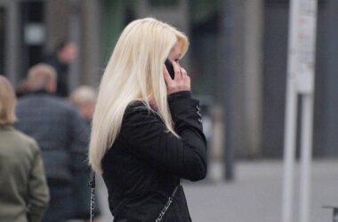 Telefon bleibt beliebteste Methode für Neujahrsgrüße