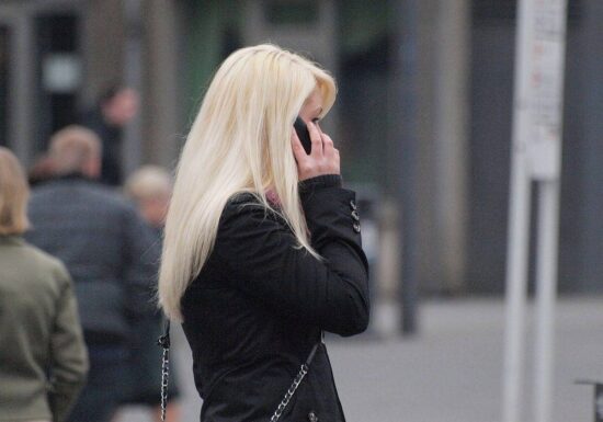 Telefon bleibt beliebteste Methode für Neujahrsgrüße