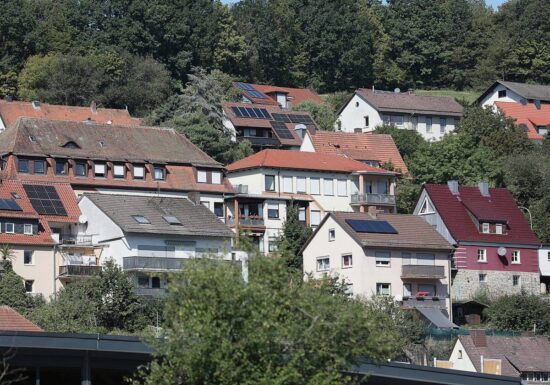 Rückgang bei Immobilienpreisen schwächt sich weiter ab