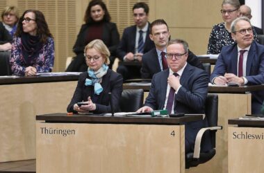 Thüringens Ministerpräsident Voigt appelliert an AfD