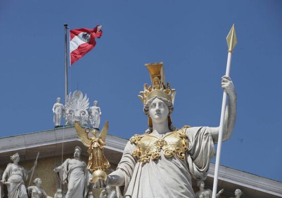 Österreich verteidigt neuen Asylkurs gegenüber Syrern