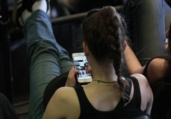Jeder Dritte wegen Internetnutzung in Sorge um eigene Gesundheit
