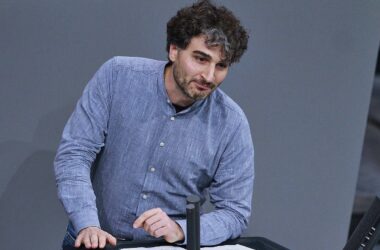 Linken-Vize will "Behördentag" für Beschäftigte