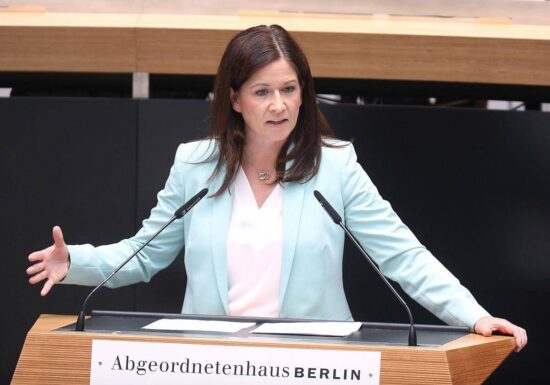 Berlins Bildungssenatorin will neuen Digitalpakt Schule bis Herbst
