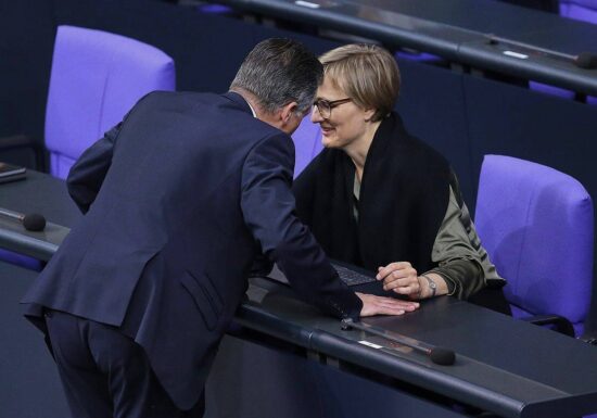 SPD hält Grünen schwarz-grüne Pläne vor