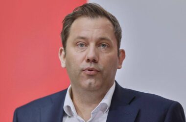 Klingbeil verlangt hartes Vorgehen gegen gewaltbereite Flüchtlinge