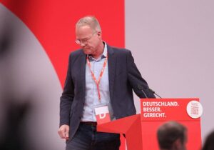 SPD-Generalsekretär findet Scholz-Kritik an Merz "angemessen"