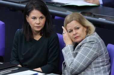 Ministerinnen warnen Assad-Verbündete vor Flucht nach Deutschland