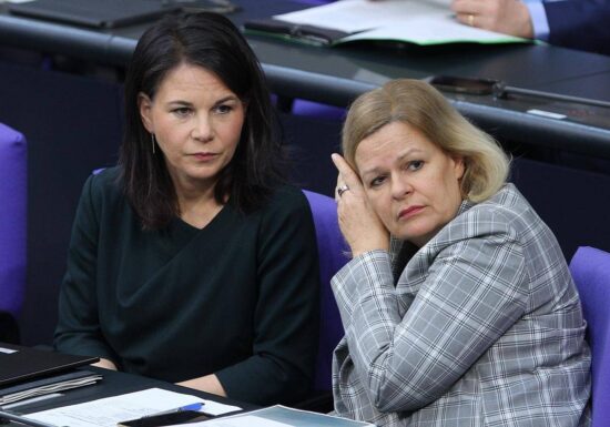 Ministerinnen warnen Assad-Verbündete vor Flucht nach Deutschland