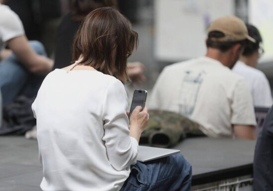 Etwas weniger Deutsche planen 2025 digitale Auszeit