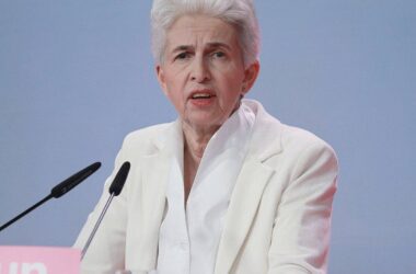 Strack-Zimmermann: Verrohung beschädigt Demokratie