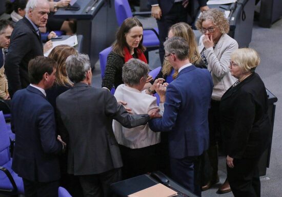 Haßelmann wirft Union und FDP "Erpressung" vor