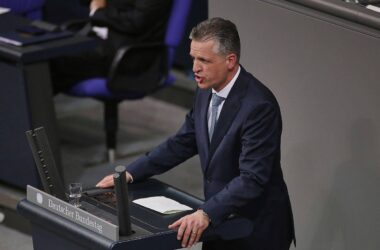 Frei weist Merkels Kritik an Abstimmung mit AfD zurück