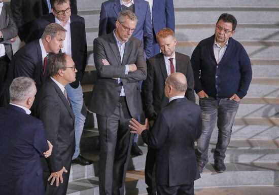 Nicht mehr Gespräche zwischen Bundesregierung und Unternehmen
