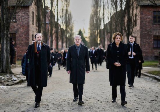 Scholz zu 80 Jahren Auschwitz-Befreiung: "Verantwortung bleibt"