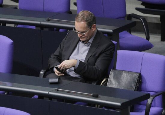 Rufe aus SPD nach mehr Regulierung von Kommunikationsplattformen