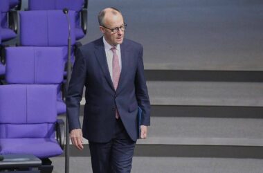 Merz will Weitergabe von Geheimdienst-Daten an Ausländerbehörden