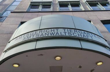 Zahl der beantragten Regelinsolvenzen bleibt hoch