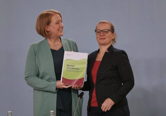 Altersbericht vorgestellt: Hürden für Teilhabe Älterer weiter hoch