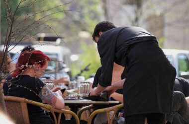 Kommunen für Mehrwegpflicht auf Pizzakartons und Alu-Schalen