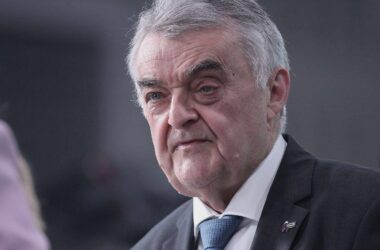 NRW-Innenminister: Müssen Unbrauchbarkeit der AfD aufzeigen