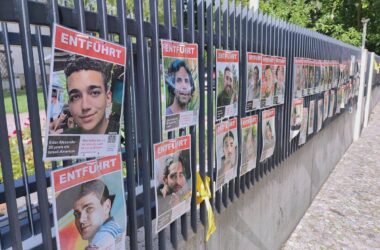 Hamas übergibt drei Geiseln an Rotes Kreuz