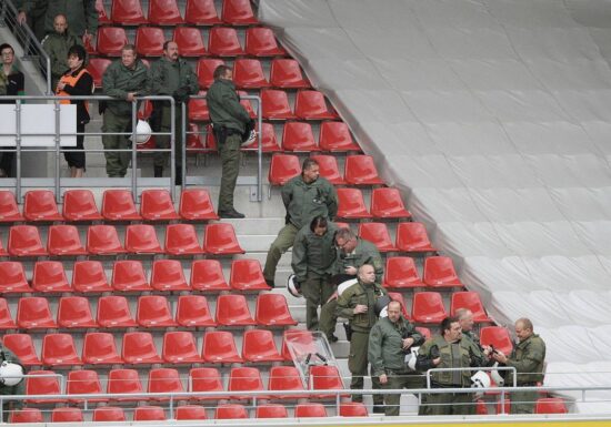Reul droht Bundesligaclubs mit Beteiligung an Polizeieinsätzen