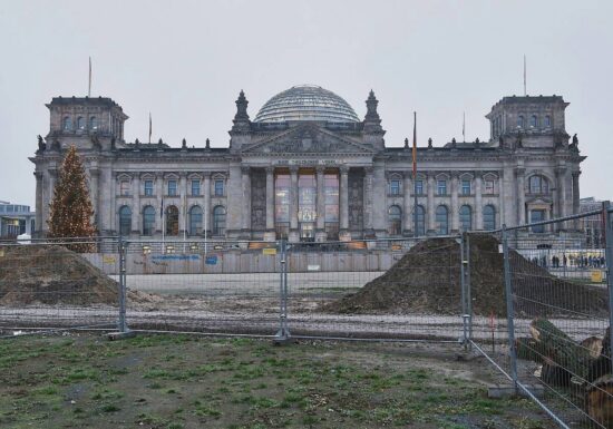 Vertrauen in politische Institutionen weiter gesunken