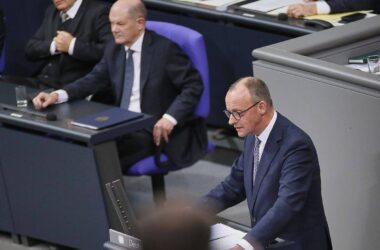 Rhetoriktrainer sieht bei Kommunikation Merz vor Scholz