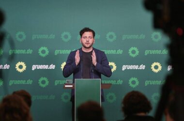 Banaszak: Union würde "Deutschland zum Industriemuseum machen"