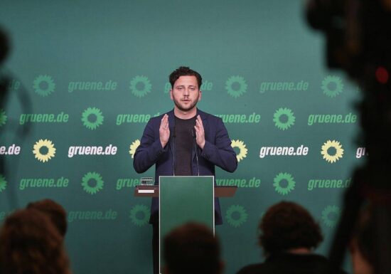 Banaszak: Union würde "Deutschland zum Industriemuseum machen"