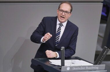 Dobrindt fordert "dynamischen Koalitionsvertrag"