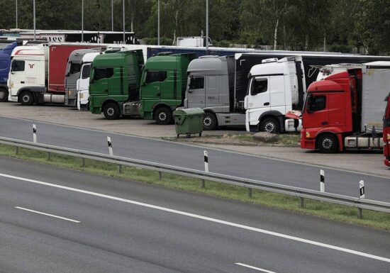 Zahl mautpflichtiger Lkws auf Autobahnen im Dezember gestiegen