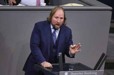 Hofreiter kritisiert Scholz im Streit um Milliarden für Ukraine
