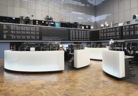 Dax am Mittag wieder auf Vortagesniveau - Deutsche Bank vorn