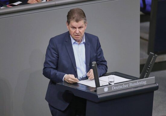 Stegner sieht Politik "an einer Weggabelung"