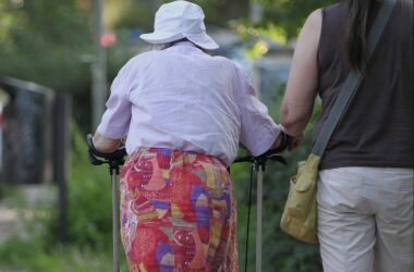 Linke fordert grundlegende "Pflege-Revolution"