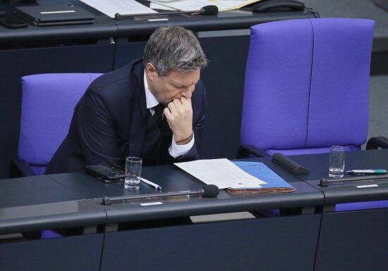 Grüne entschärfen Habecks Zehn-Punkte-Plan zur Migration