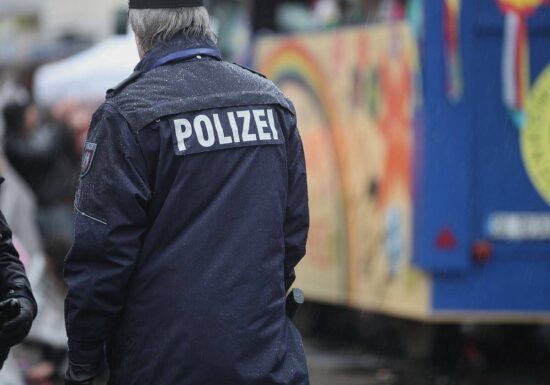 Trotz IS-Terrordrohung: Reul ermutigt Karnevalisten