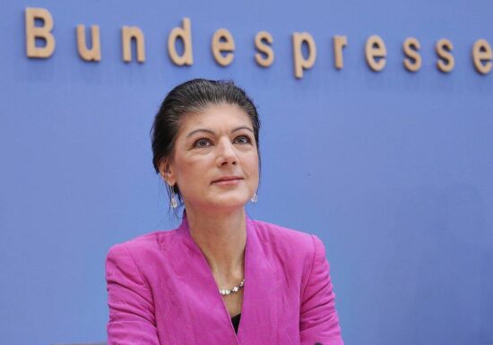 Wagenknecht wirft Meinungsforschern "gezielte Manipulation" vor