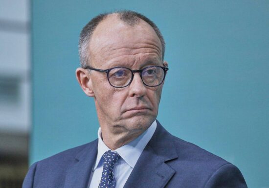 Merkel gratuliert Merz per SMS zum Wahlsieg