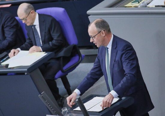 Merz nennt letzte drei Jahre "Zeiten ohne Wende"