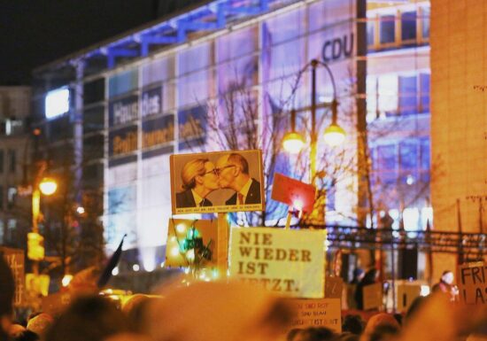 Brandmauer-Demos: Union will Förderstopp für Organisationen prüfen