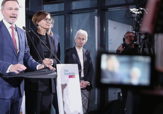 Strack-Zimmermann bringt sich für FDP-Parteivorsitz ins Spiel