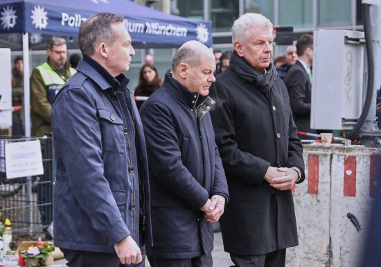 Scholz besucht Anschlagsort in München