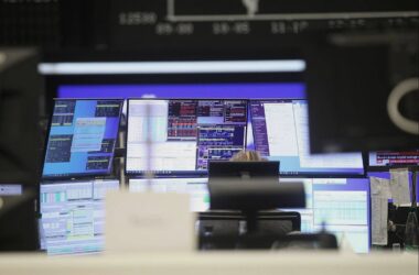 Dax bleibt am Mittag tief im Minus - Autosektor unter Druck